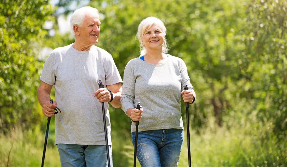 Скандинавська ходьба для людей похилого віку